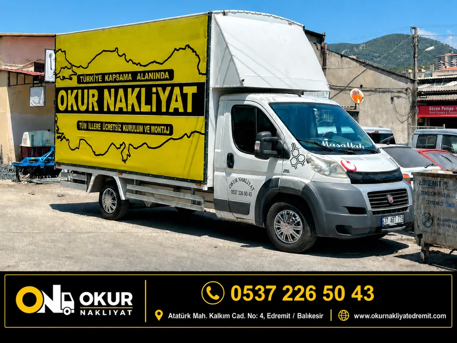 Okur Nakliyat'ın sarı brandalı kapalı kasa aracı, kasasında Türkiye haritası ve 'tüm illere ücretsiz kurulum ve montaj' yazısı